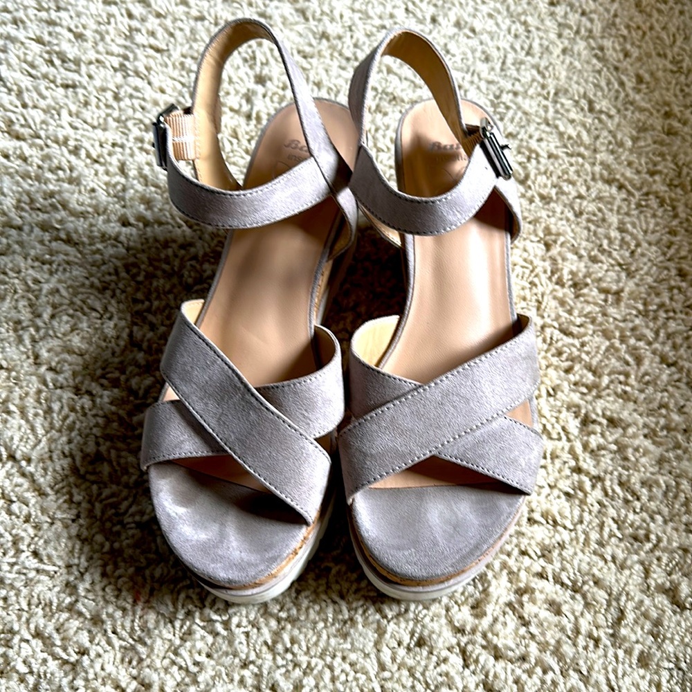 Bata Wedge Sandals Size 38 (7)
